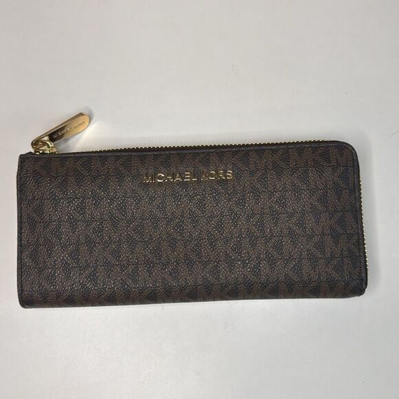 Michael Kors Brown Wallet 
JET SET TRAVEL
LEATHER
Brand new - Picture 2 of 9